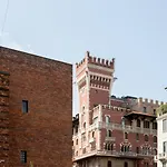 Co99 - Modern Two Bedrooms Apartment In Castello Cova